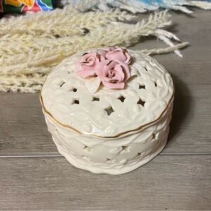 VINTAGE 1990s Large Porcelain Rose Trinket/Potpourri Box - Excellent Condition